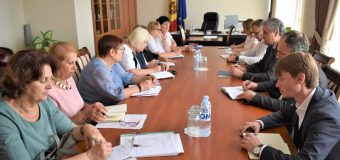 Sedință la Biroul pentru Reintegrare: Pregătirile de noul an de studii au fost discutate cu directorii celor 8 instituții de învățământ cu predare în limba română