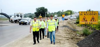 (FOTO) Ministrul Spînu a verificat cum decurg lucrările pe sectorul drumului de ocolire a Chișinăului