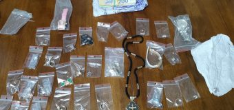 Caz de contrabandă cu bijuterii de lux la Palanca