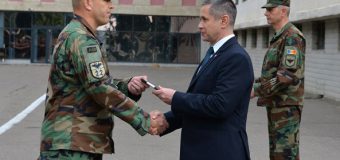 (FOTO) Modernizarea Armatei Naționale începe de la…epoleți noi pentru sergenți și soldați