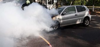 Un automobil s-a aprins pe o stradă din Capitală
