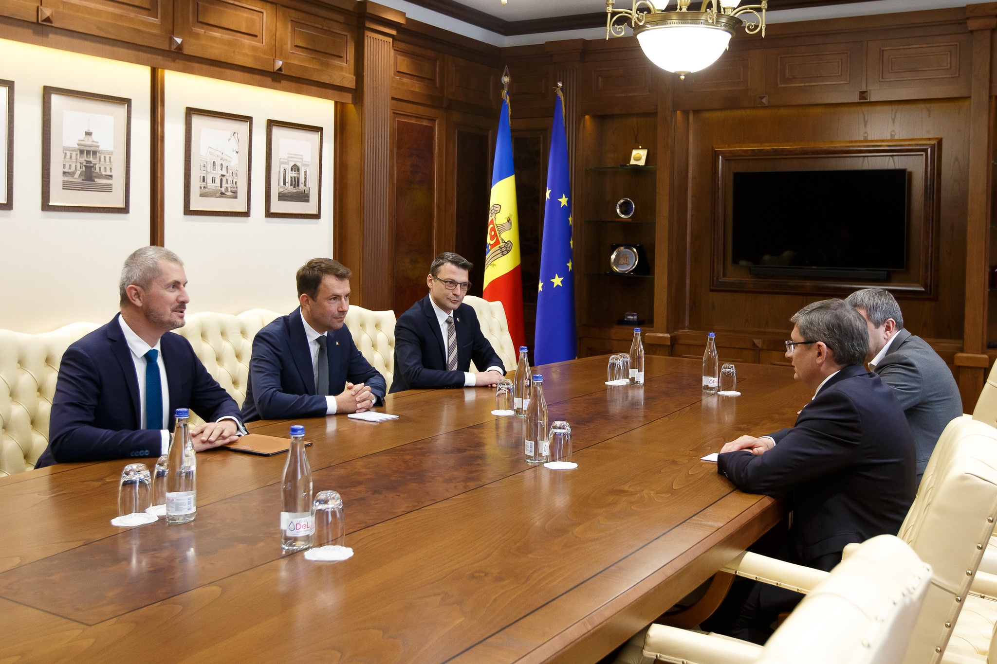 Un oficial român – în discuții cu Președintele Parlamentului