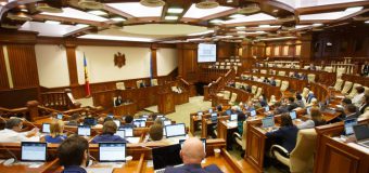 Creșterea claselor de salarizare pentru mai multe categorii de angajați, votată în lectura a doua