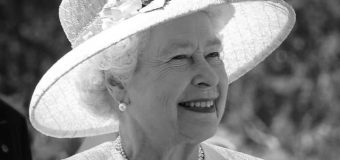 Regina Elisabeta a II-a a Marii Britanii a murit