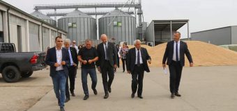 Ministrul Bolea a vizitat o exploatație agricolă din România