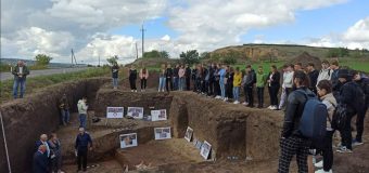 (FOTO) Ziua Porţilor Deschise la situl arheologic Costești-Gârlea
