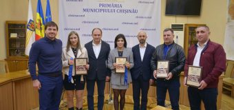 Diplome și premii bănești din partea Primăriei Capitalei pentru Anastasia Nichita și Irina Rîngaci