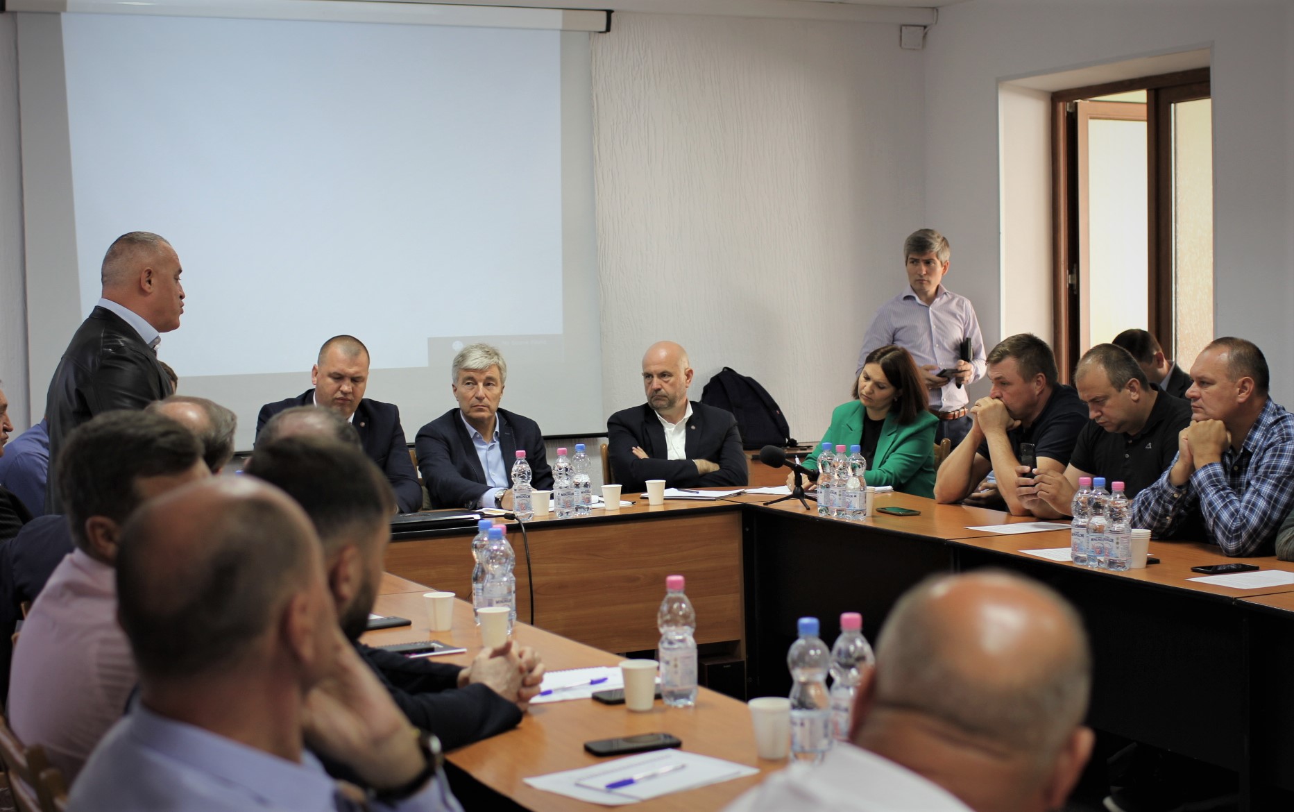 Ministrul Agriculturii și Directorul ANRE – la discuții cu agricultorii privind carburanții
