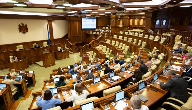 Parlamentul a examinat 36 de inițiative în septembrie