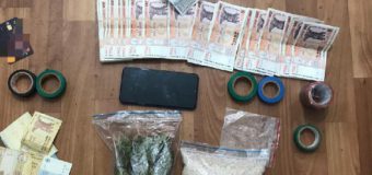 Polițiștii au reținut patru bărbați pentru comercializarea ilegală a drogurilor prin aplicația ,,Telegram”