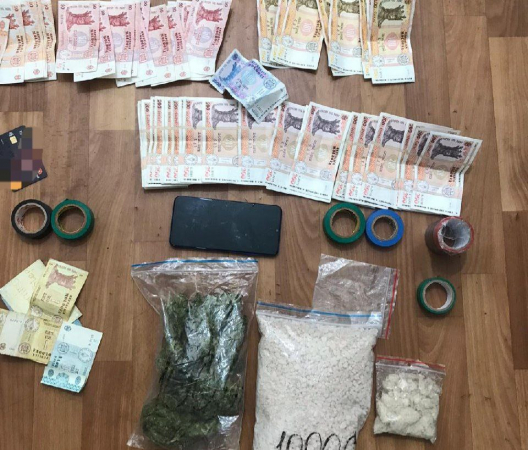Polițiștii au reținut patru bărbați pentru comercializarea ilegală a drogurilor prin aplicația ,,Telegram”