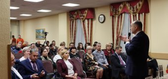 Cetățenii moldoveni care trăiesc în Federația Rusă au discutat cu socialiștii Vlad Bătrîncea și Olga Cebotari