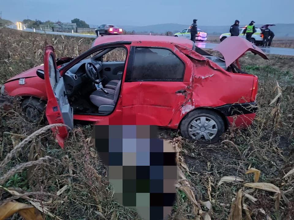 Accident la Costești. Un bărbat a pierdut controlul asupra volanului