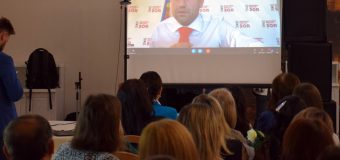 Flori, aplauze, mesaje de mulțumire și ajutoare financiare de 1000 de lei au primit cadrele didactice din raionul Orhei, la inițiativa lui Ilan Șor