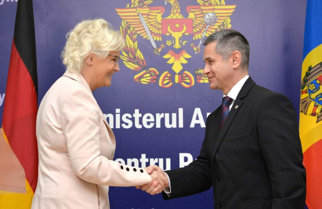Ministrul Apărării al Germaniei – în vizită în R. Moldova. A discutat cu ministrul Nosatîi