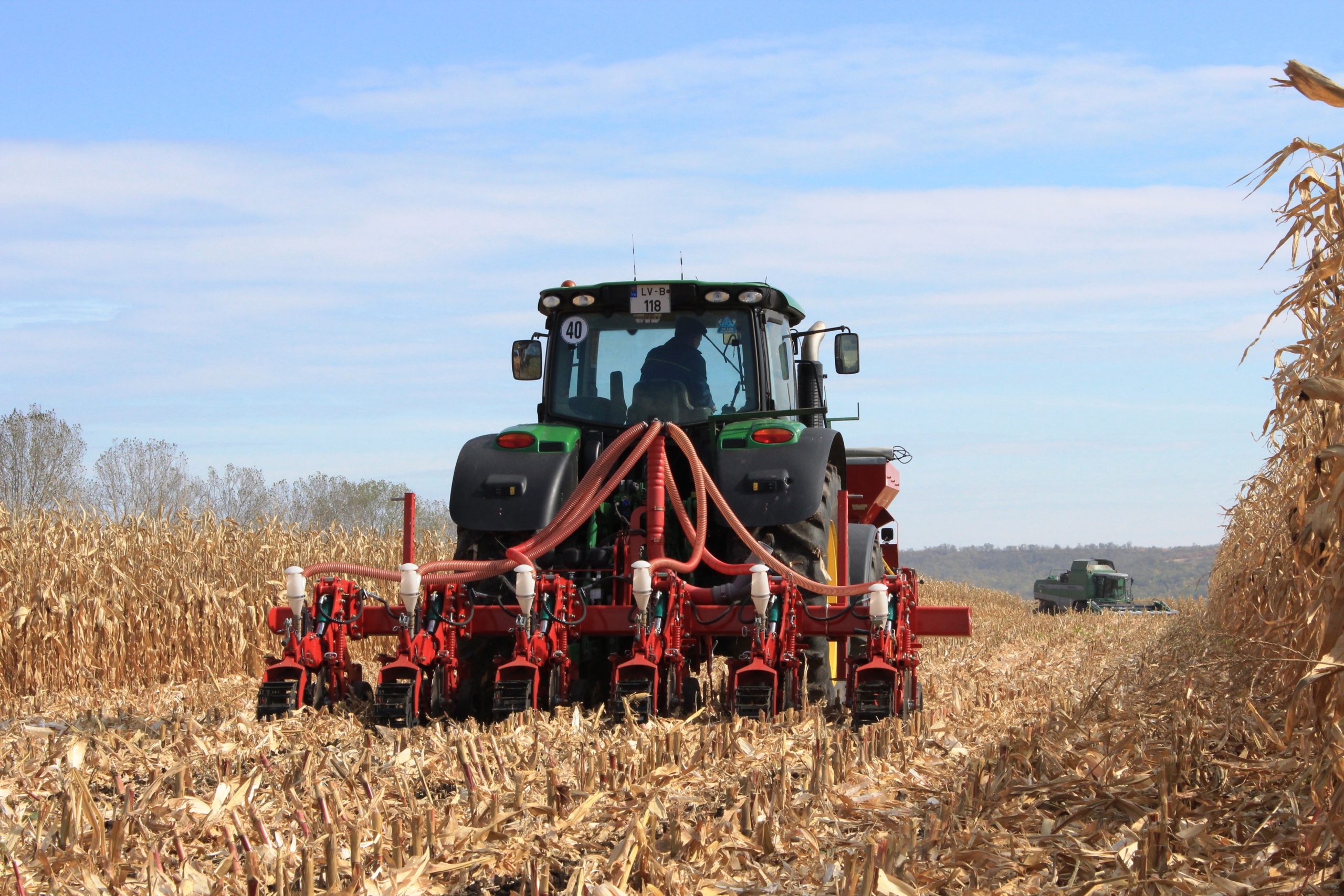 Granturi pentru producători agricoli care au investit în echipamente și utilaje agricole ce asigură conservarea solurilor