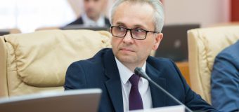 Vor fi acordate 77 burse de merit eleveilor și studenților