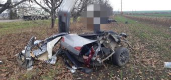 Un tânăr a decedat într-un accident rutier. S-a tamponat cu un automobil parcat pe acostament