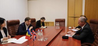 Atragerea investitorilor britanici – subiect de discuții între ministrul Alaiba și șeful adjunct al misiunii diplomatice a Marii Britanii