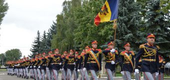 Militari moldoveni au plecat astăzi la București pentru a participa la parada de 1 decembrie, cu prilejul Zilei Naționale a României