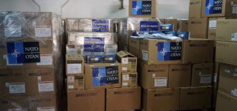 NATO a oferit R. Moldova 6 tone de echipament individual de protecție și ventilatoare pulmonare