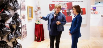 (FOTO) Maia Sandu a vizitat expoziția „Corupția și războiul”