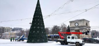 (FOTO) Pregătirile pentru lansarea Târgului și a Pomului de Crăciun în Capitală sunt în toi
