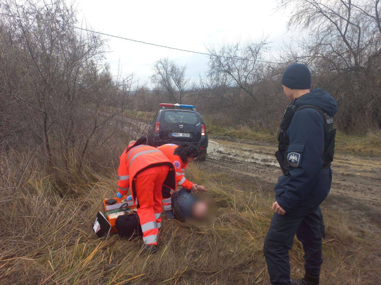 Polițiștii de frontieră au ajutat un bărbat care se simțea rău