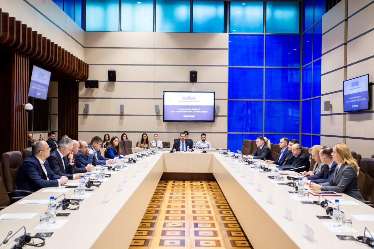 Blocul Comuniștilor și Socialiștilor au organizat o masă rotundă privind neutralitatea permanentă a R. Moldova