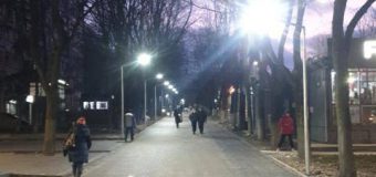 Mai multe străzi din Capitală au iluminat public modernizat