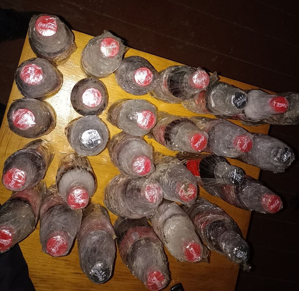 O persoană a încercat să arunce 14 litri de alcool pe teritoriul penitenciarului Lipcani