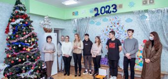 (FOTO) Olga Cebotari și tineri din Garda Tânără au adus daruri Centrului de reabilitare socială a copiilor „Casa Gavroche”