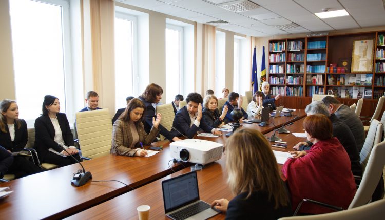 Se vor ieftini actele permisive pentru operatorii de transport rutier
