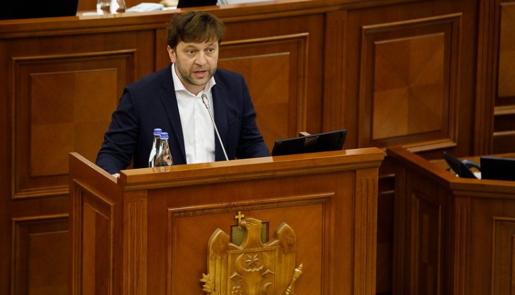 Comisia juridică, numiri și imunități a examinat proiectul de hotărâre privind demisia deputatului Dumitru Alaiba