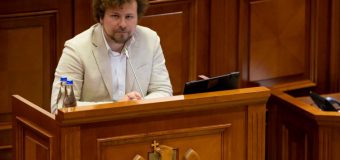 Deputații au votat: va fi interzisă deconectarea consumatorilor casnici de la sursa de gaze, căldură și electricitate, în perioada rece a anului