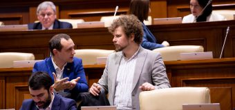 Indemnizația de 120 mii lei pentru medici și farmaciști și cea de 96 mii lei pentru personalul medical și farmaceutic cu studii profesionale tehnice postsecundare se va achita într-o singură tranșă