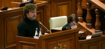 Femeile care vor lucra în perioada concediului de maternitate vor putea beneficia de salariu şi de indemnizație
