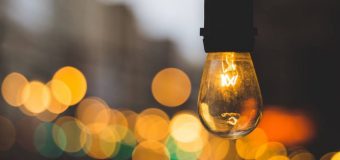 Solidari cu Ucraina. Mai multe instituții vor deconecta pentru un anumit timp lumina
