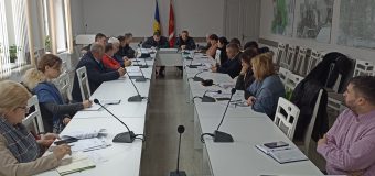 Ședință de lucru la Florești privind gestionarea gunoiștii din apropierea Aeroportului Internațional Mărculești