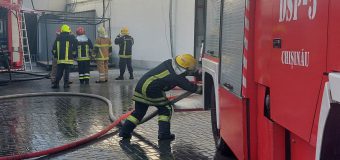 Un depozit din Capitală a luat foc
