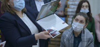 200 de laptopuri au fost donate Primăriei Capitalei