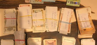 Doi bărbați obligau o femeie să investească în criptomonede