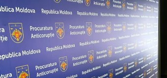 Un ex-director general al unei dintre cele mai mari companii specializate în producție de utilaj industrial din Republica Moldova și alți doi administratori de întreprinderi deferiți justiției pentru abuz în serviciu