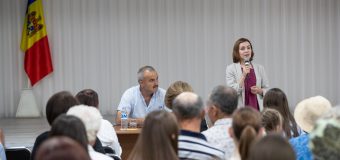 Maia Sandu a acordat distincții unui grup de aleși și funcționari din administrația locală