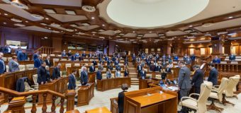 Deputații au ținut un minut de reculegere în memoria victimelor cutremurelor din Turcia și Siria