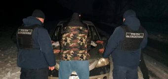 Un moldovean „ajuta” străinii să treacă ilegal frontiera