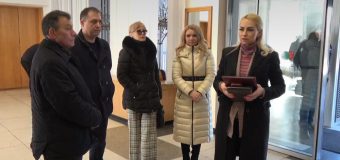 Rezoluția participanților la mitingul din 19 februarie, în care se cere ca Guvernul să plătească integral facturilor cetățenilor, a ajuns la Guvern, Parlament și Președinție