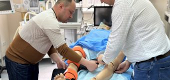 Chirurgi, traumatologi, anesteziologi și terapeuți – instruiți în domeniul traumatologiei
