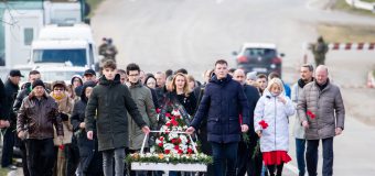 Socialiștii au depus o coroana de flori la podul de la Vadul-lui-Vodă