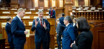 (FOTO) Igor Grosu l-a primit la Parlament pe Președintele Seimului Letoniei